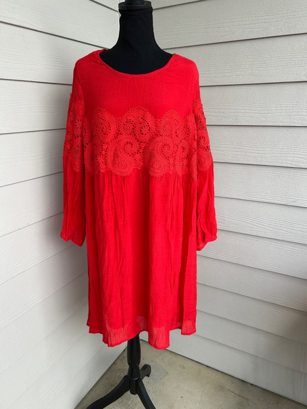 INDIGO ROSE red rayon/polyester blend long sleeve midi dress. Size 2X.